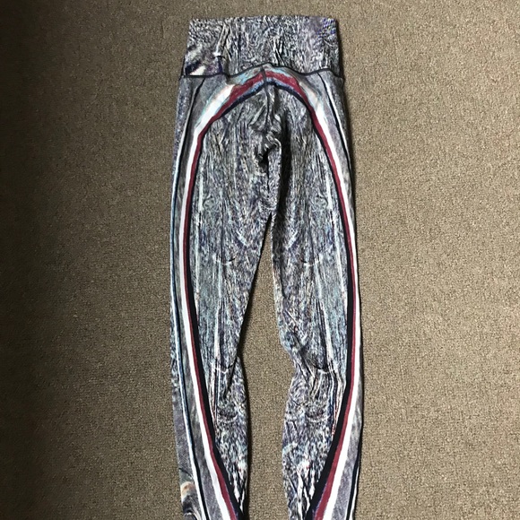 Never used lulu lemon leggings - Picture 3 of 3